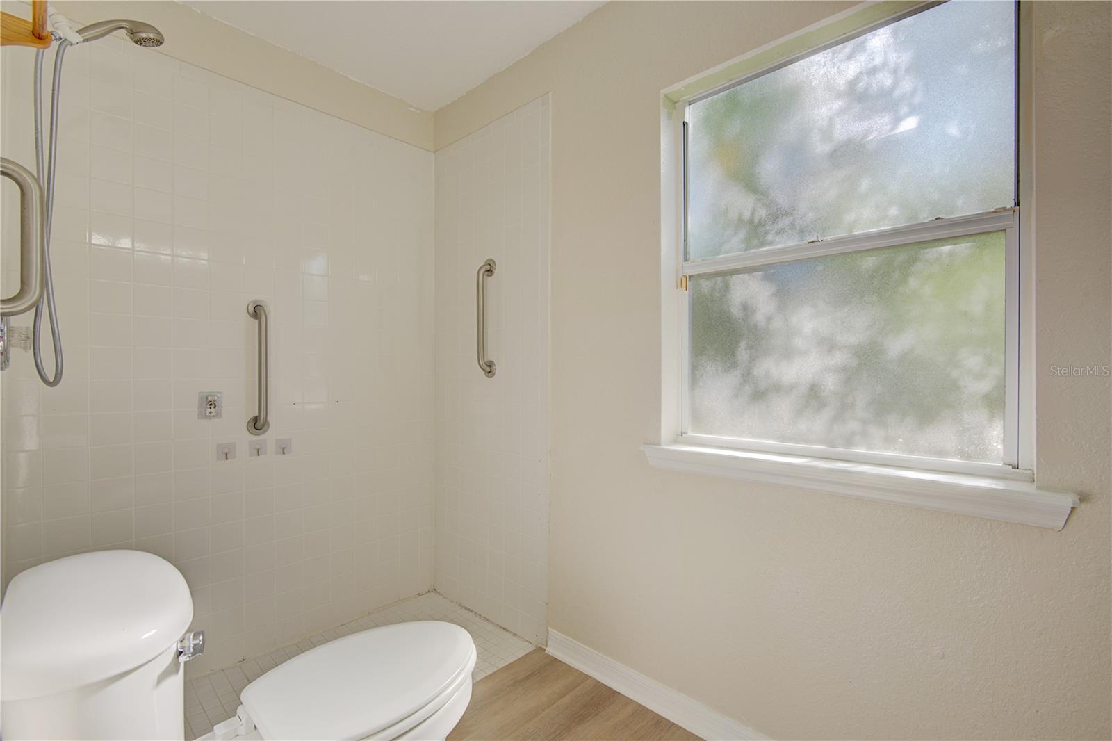 Image 22 of 54 For 4144 Pelee Street