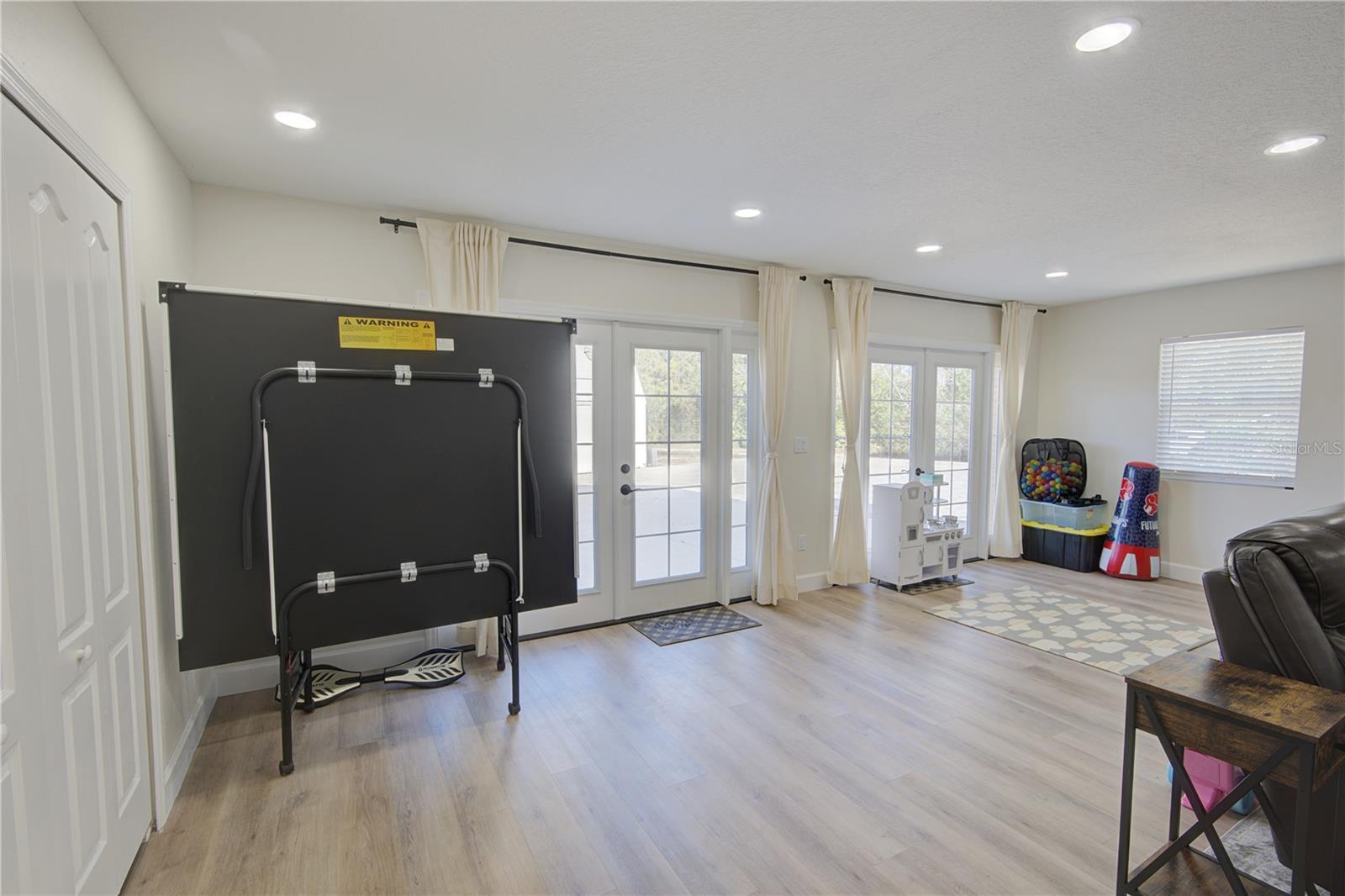 Image 28 of 54 For 4144 Pelee Street