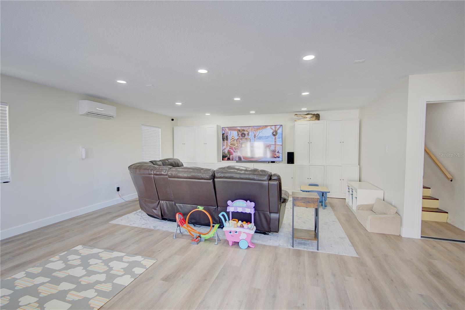 Image 29 of 54 For 4144 Pelee Street