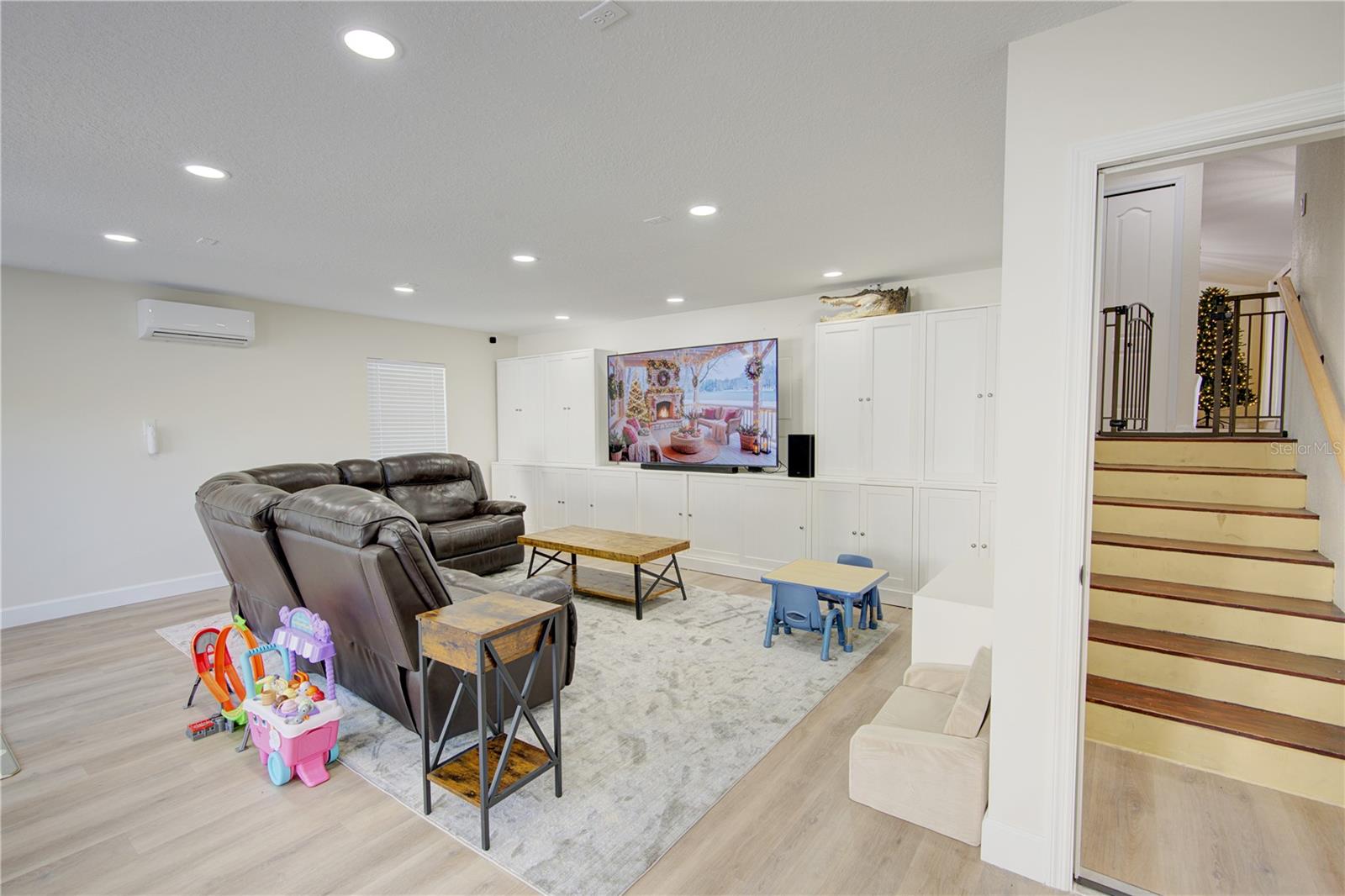 Image 31 of 54 For 4144 Pelee Street