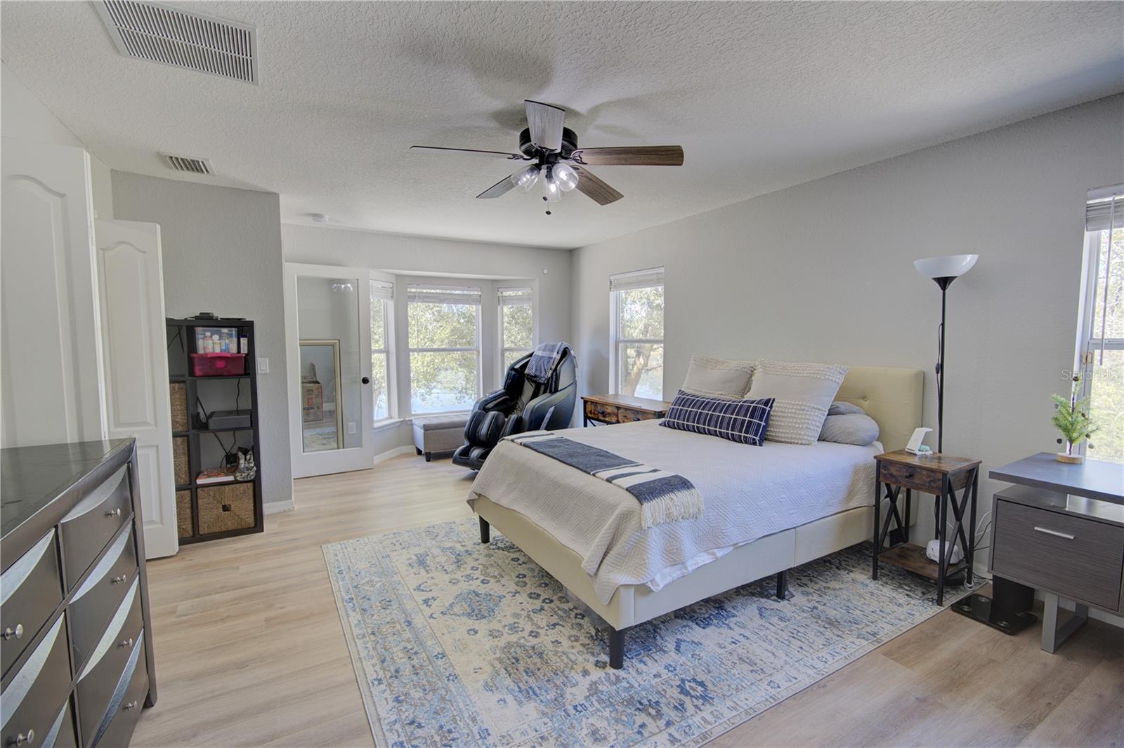 Image 33 of 54 For 4144 Pelee Street