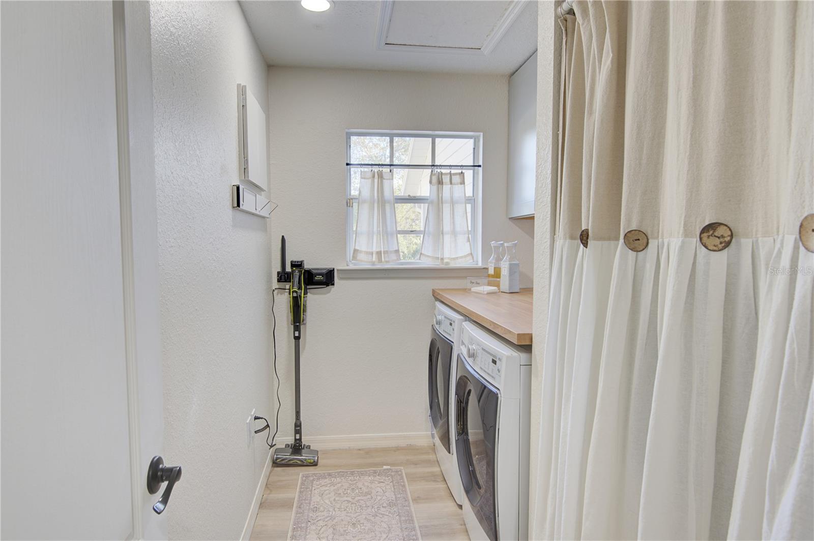 Image 38 of 54 For 4144 Pelee Street