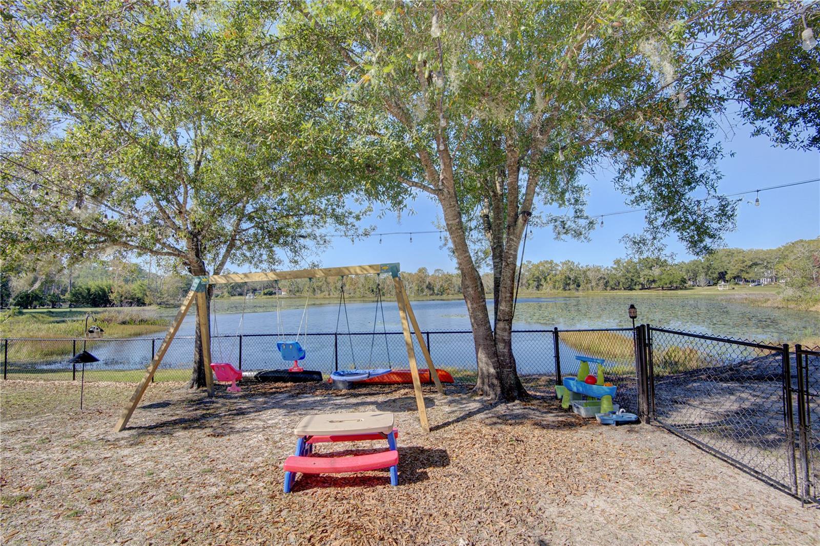 Image 46 of 54 For 4144 Pelee Street