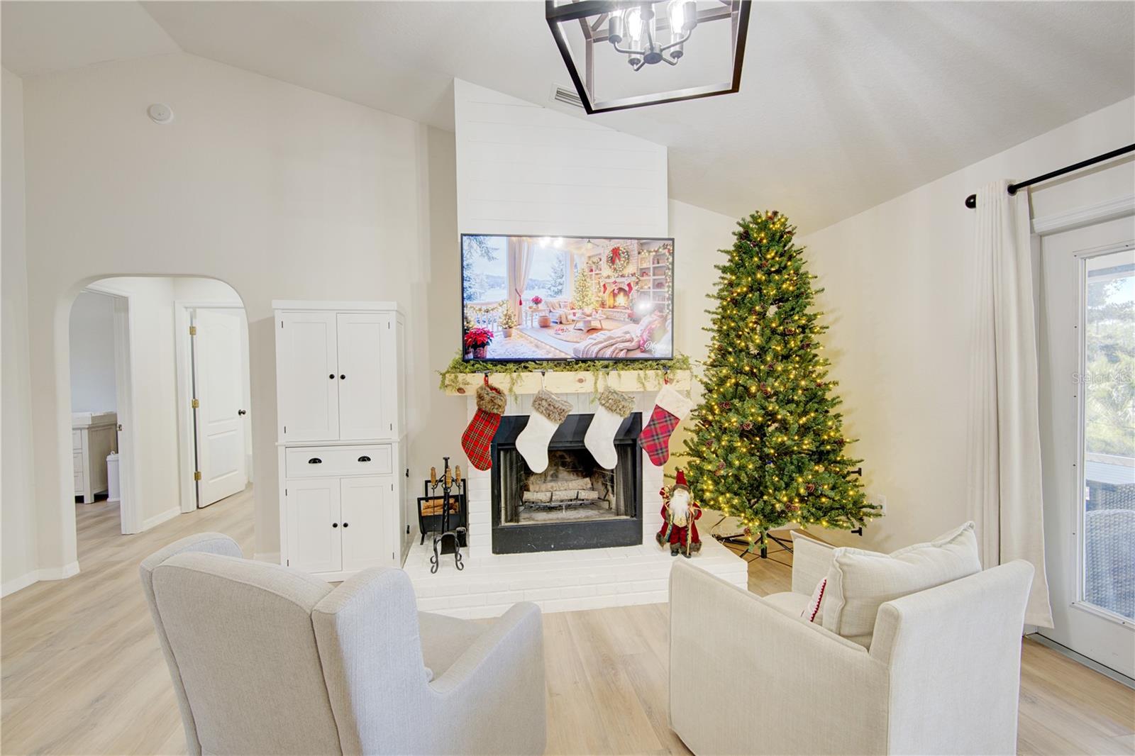 Image 5 of 54 For 4144 Pelee Street