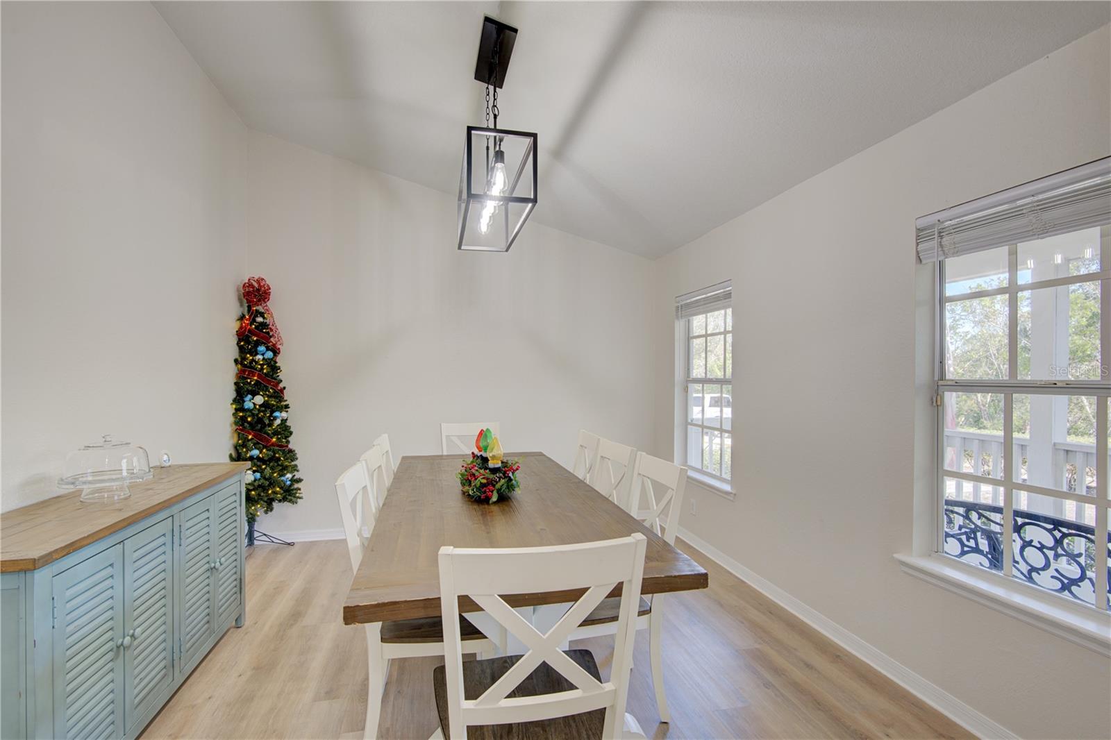 Image 6 of 54 For 4144 Pelee Street