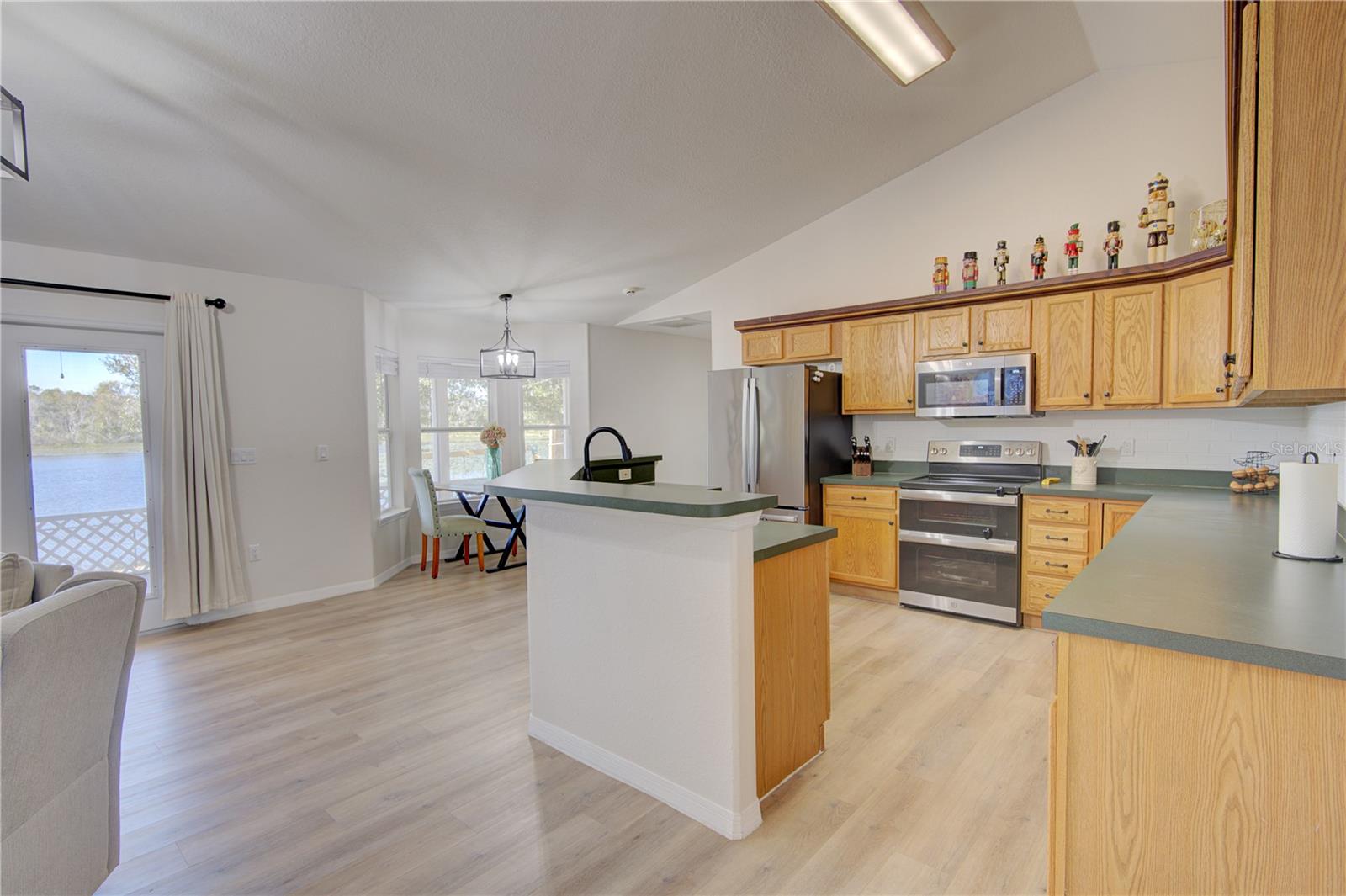 Image 9 of 54 For 4144 Pelee Street