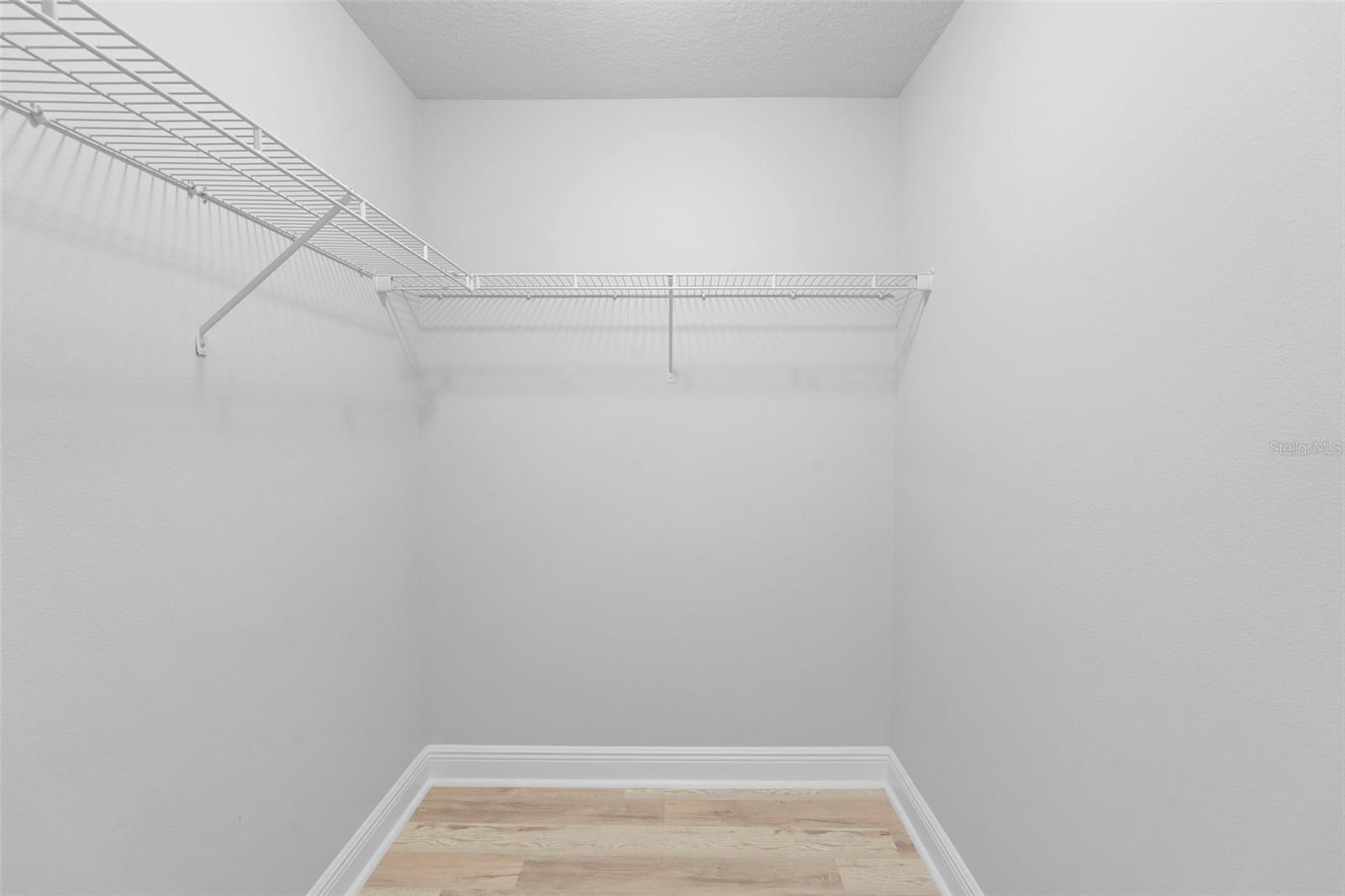 Image 22 of 51 For 15549 Waterleigh Cove Drive