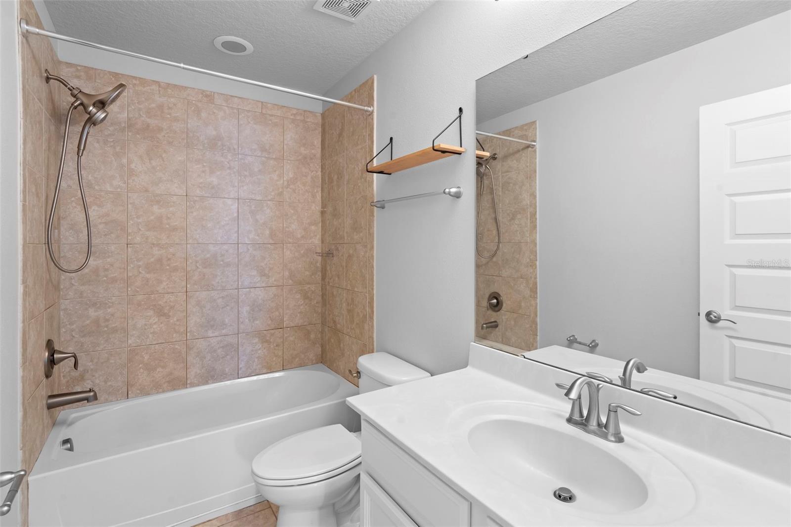 Image 23 of 51 For 15549 Waterleigh Cove Drive