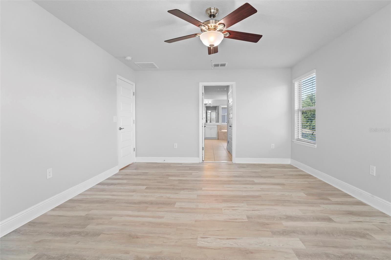 Image 26 of 51 For 15549 Waterleigh Cove Drive