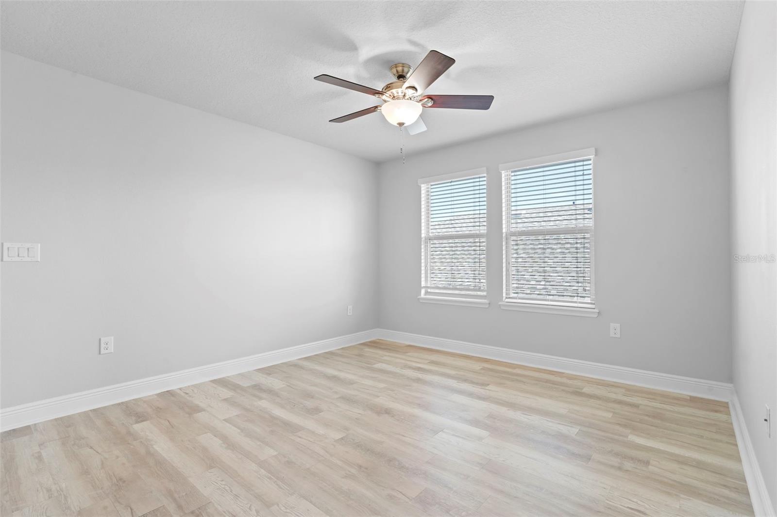 Image 36 of 51 For 15549 Waterleigh Cove Drive