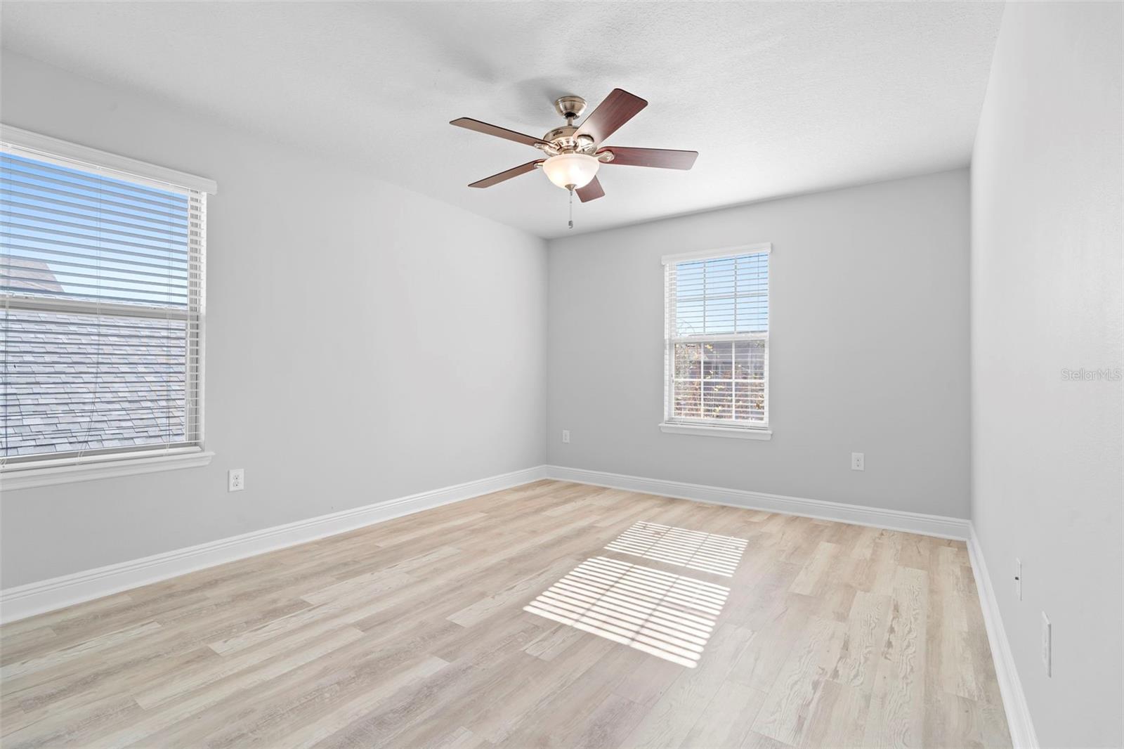 Image 37 of 51 For 15549 Waterleigh Cove Drive