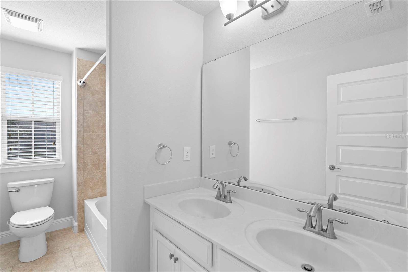 Image 40 of 51 For 15549 Waterleigh Cove Drive