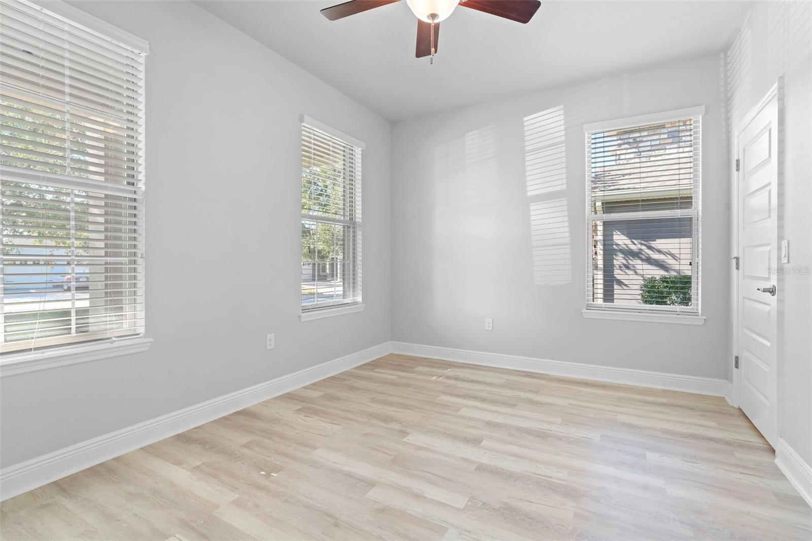 Image 42 of 51 For 15549 Waterleigh Cove Drive