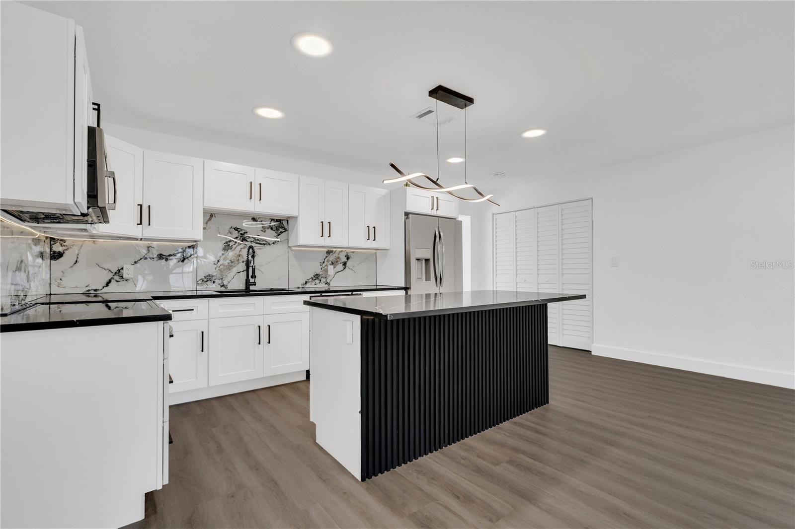 Image 11 of 33 For 11598 Ridge Road