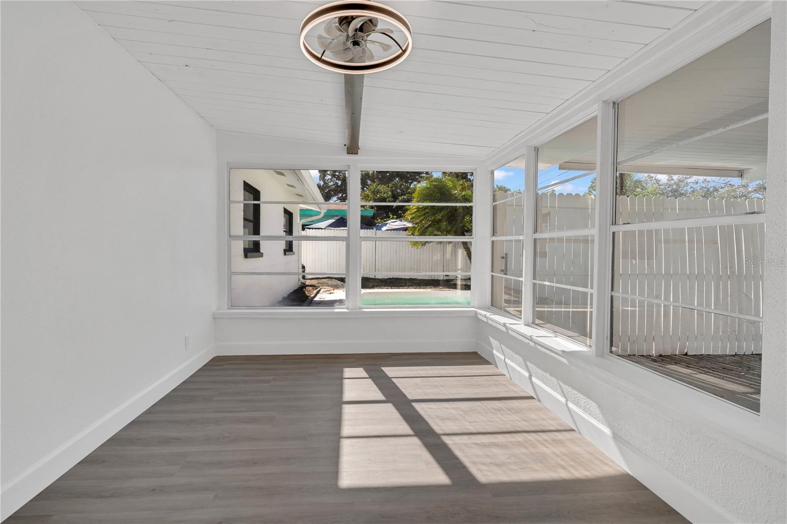 Image 15 of 33 For 11598 Ridge Road