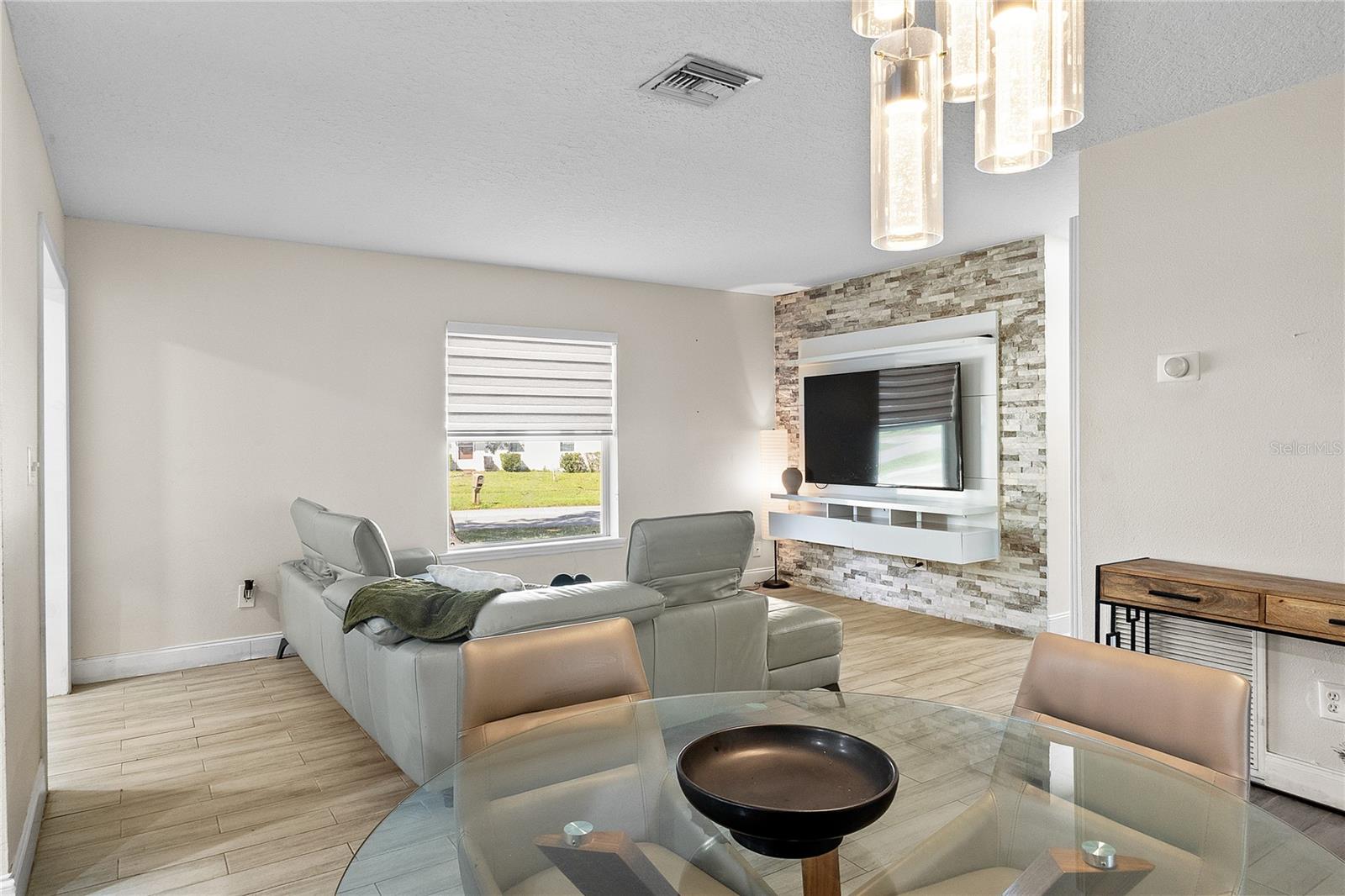 Image 11 of 45 For 1305 Fountainhead Drive