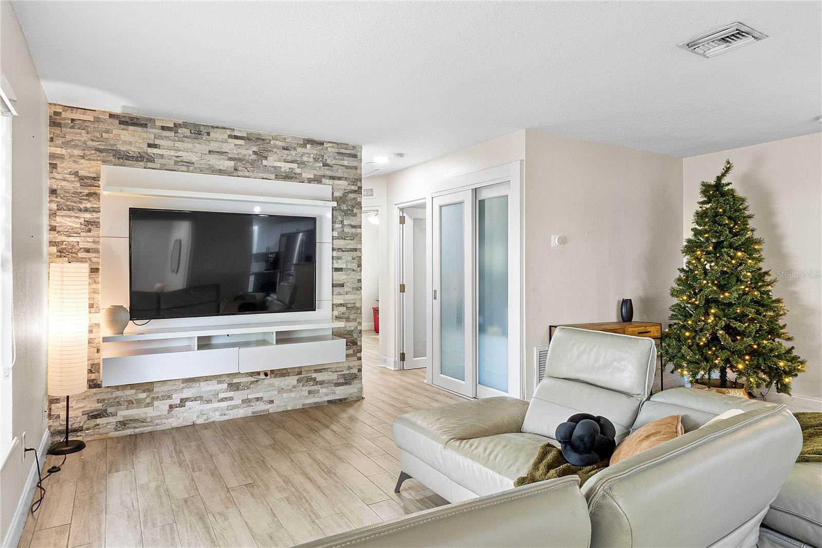 Image 6 of 45 For 1305 Fountainhead Drive