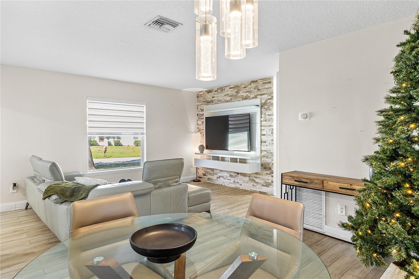 Image 9 of 45 For 1305 Fountainhead Drive