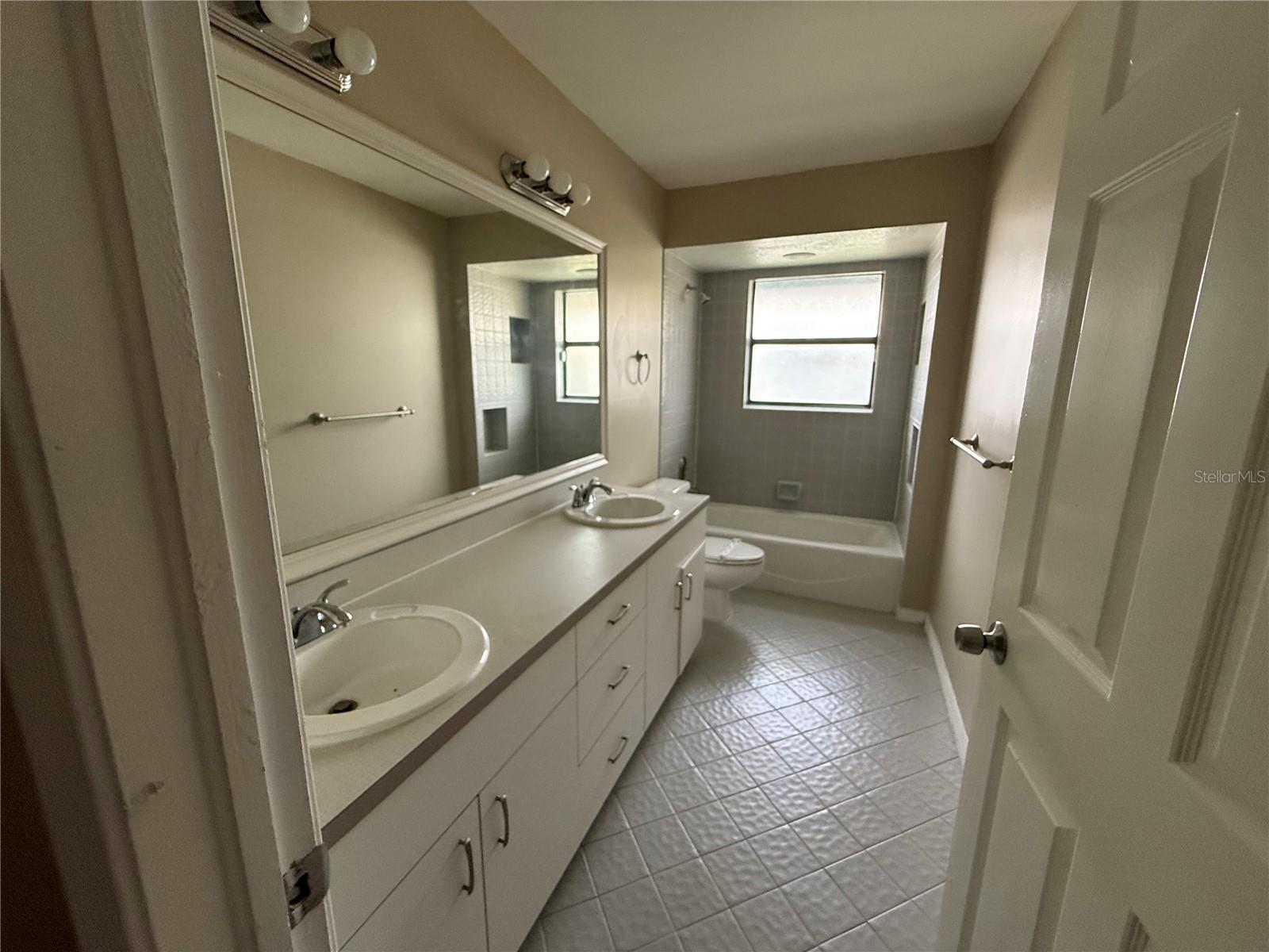 Image 13 of 21 For 13427 Kingsbury Drive