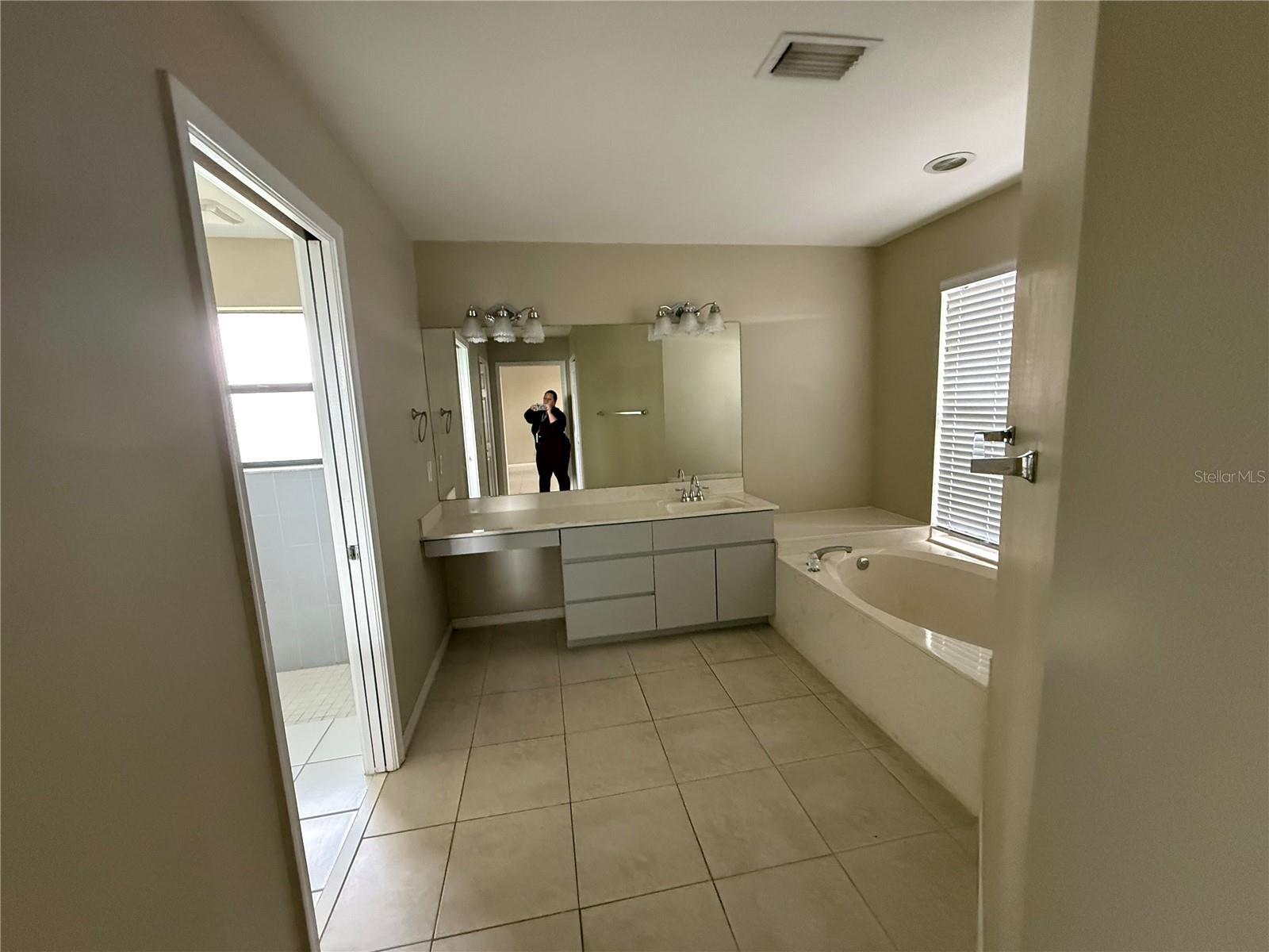 Image 14 of 21 For 13427 Kingsbury Drive