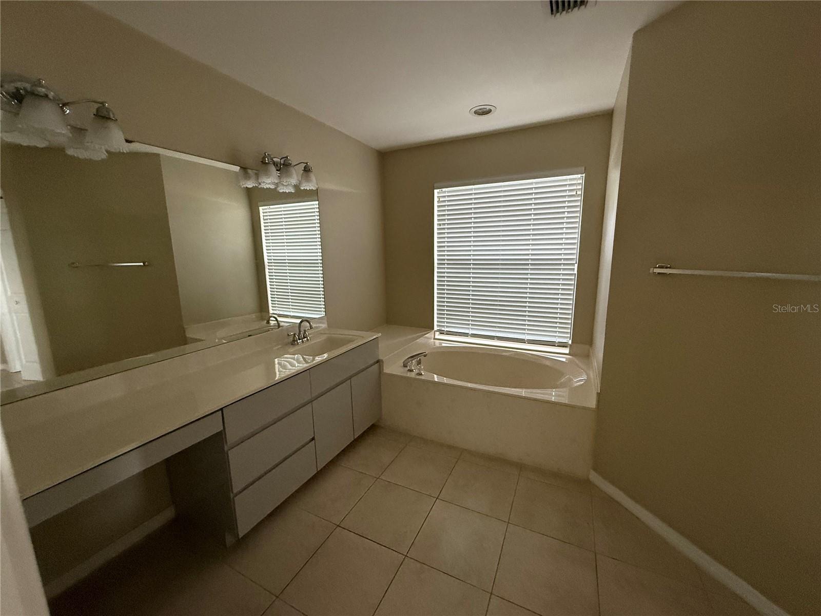 Image 15 of 21 For 13427 Kingsbury Drive