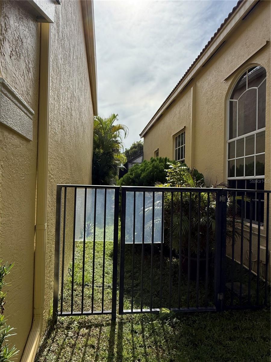 Image 4 of 18 For 9936 Woodworth Court