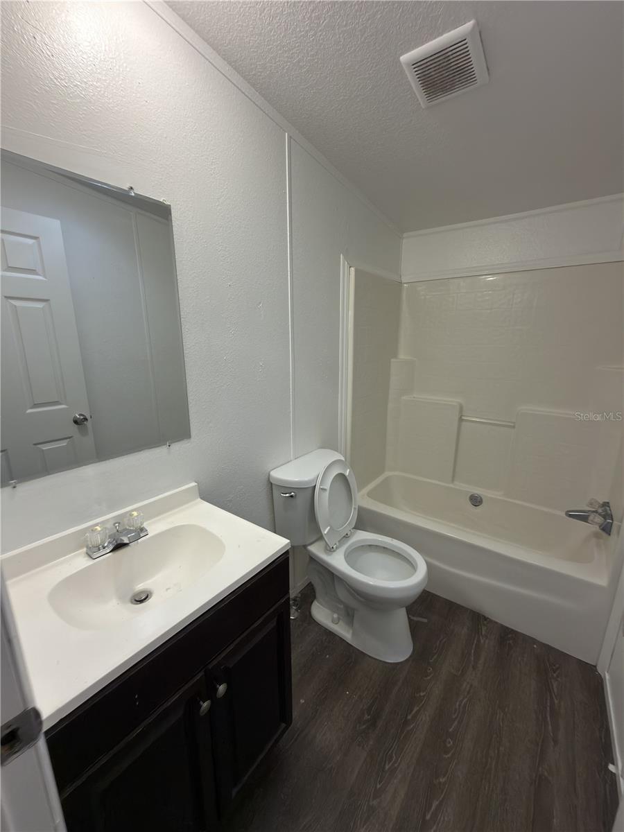 Image 6 of 11 For 3031 Overland Road