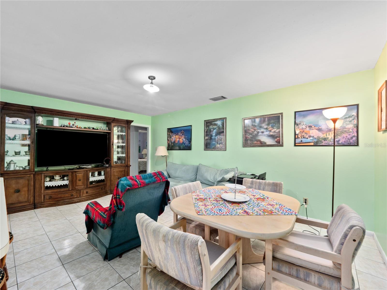 Image 11 of 26 For 7002 Crestlake Drive