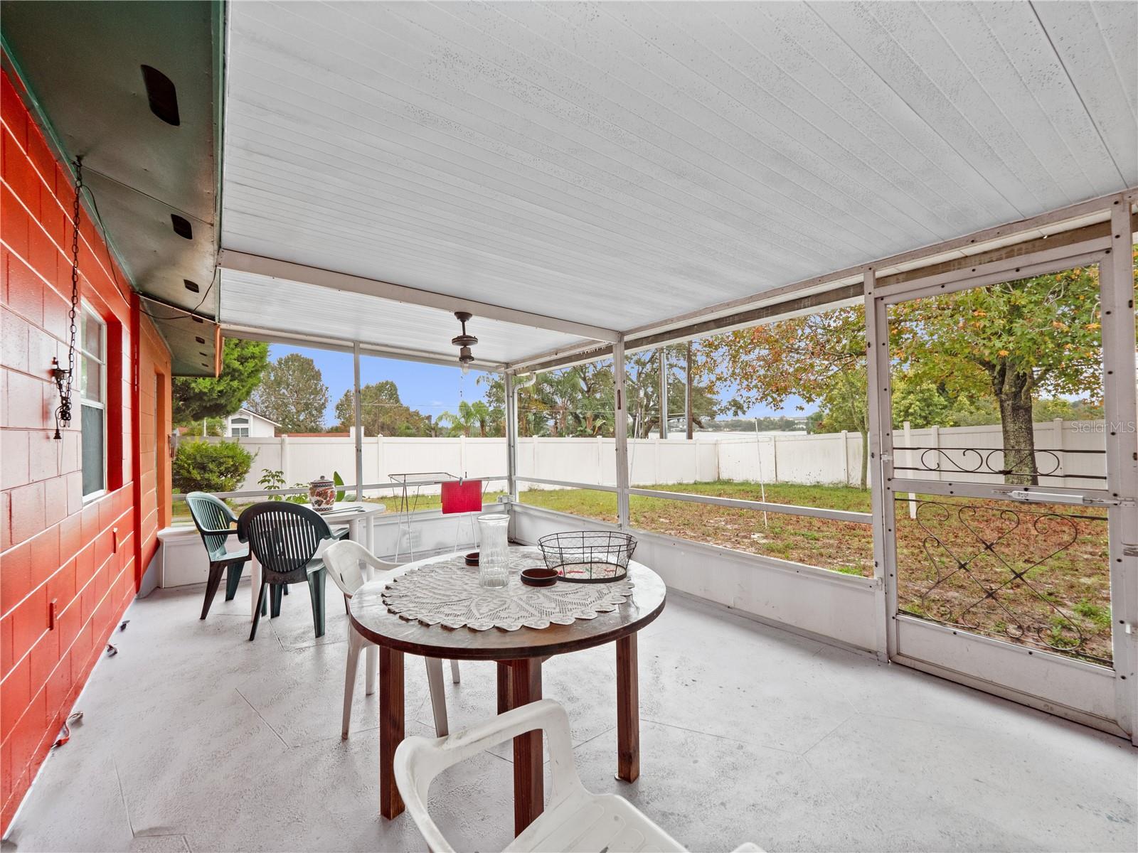 Image 21 of 26 For 7002 Crestlake Drive