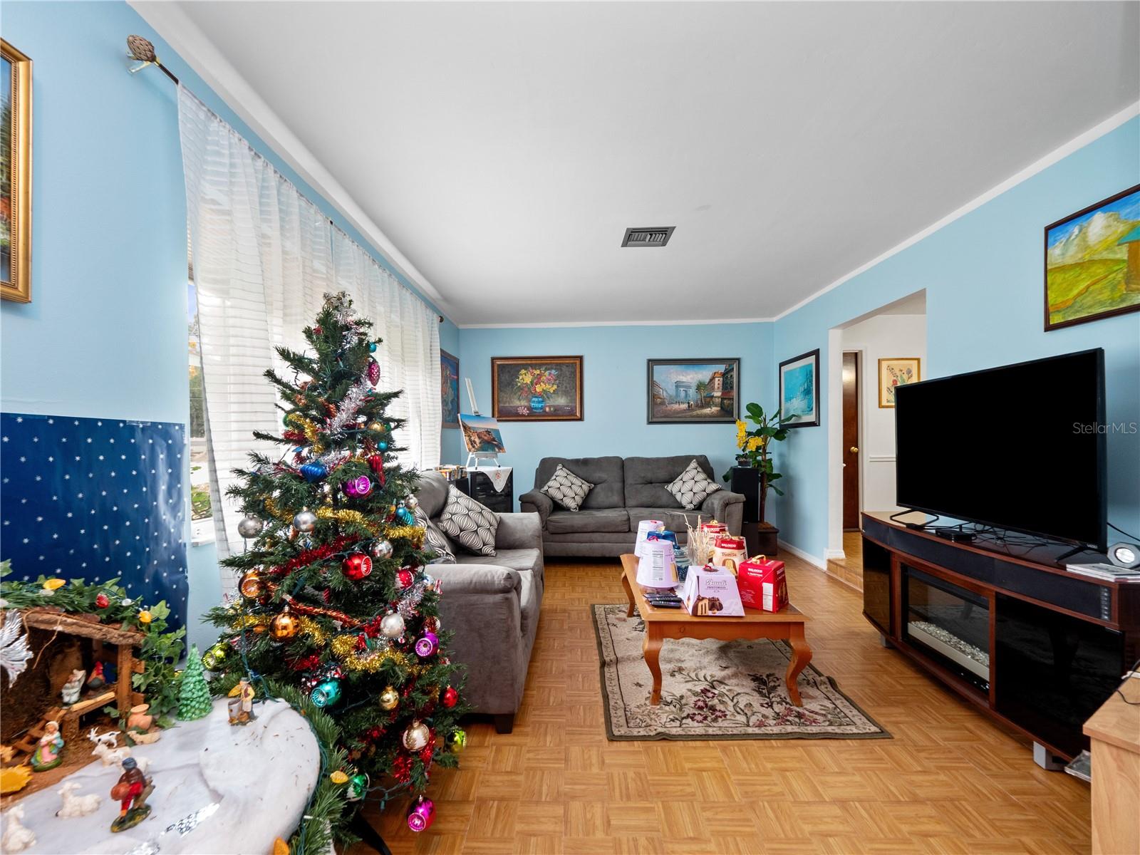 Image 3 of 26 For 7002 Crestlake Drive