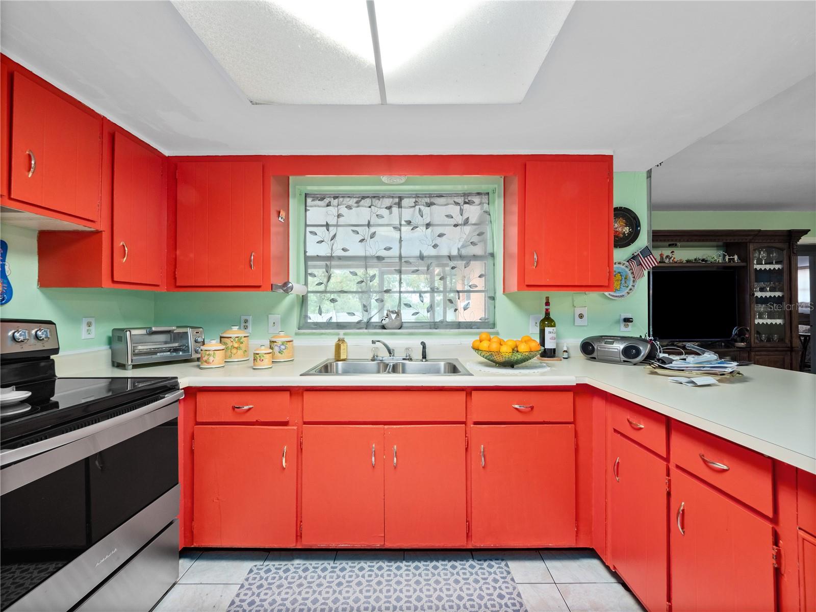 Image 7 of 26 For 7002 Crestlake Drive