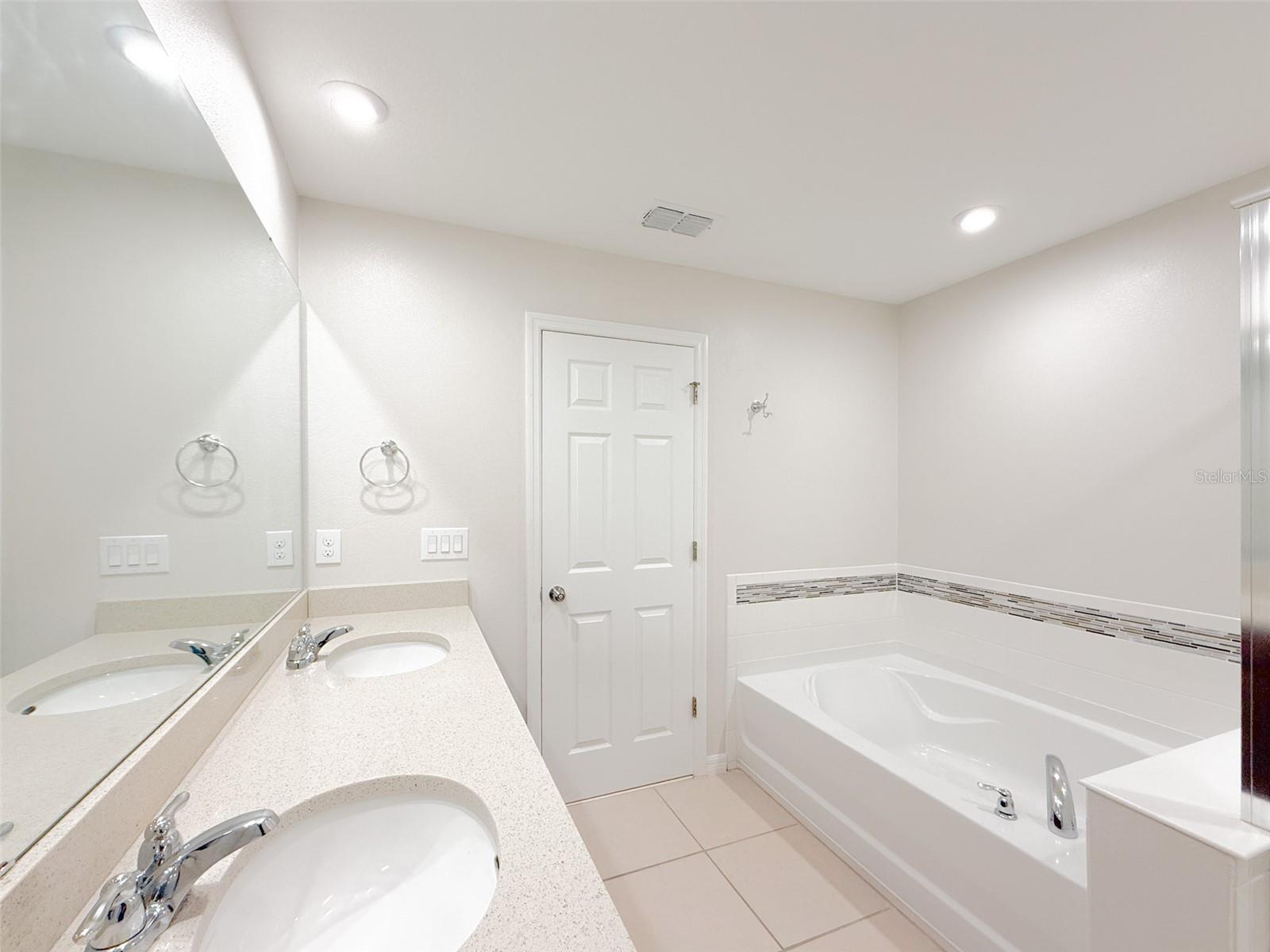 Image 26 of 29 For 2459 Varenna Loop