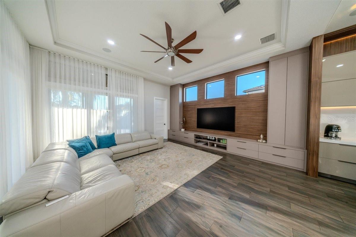 Image 38 of 77 For 4303 Isabella Circle