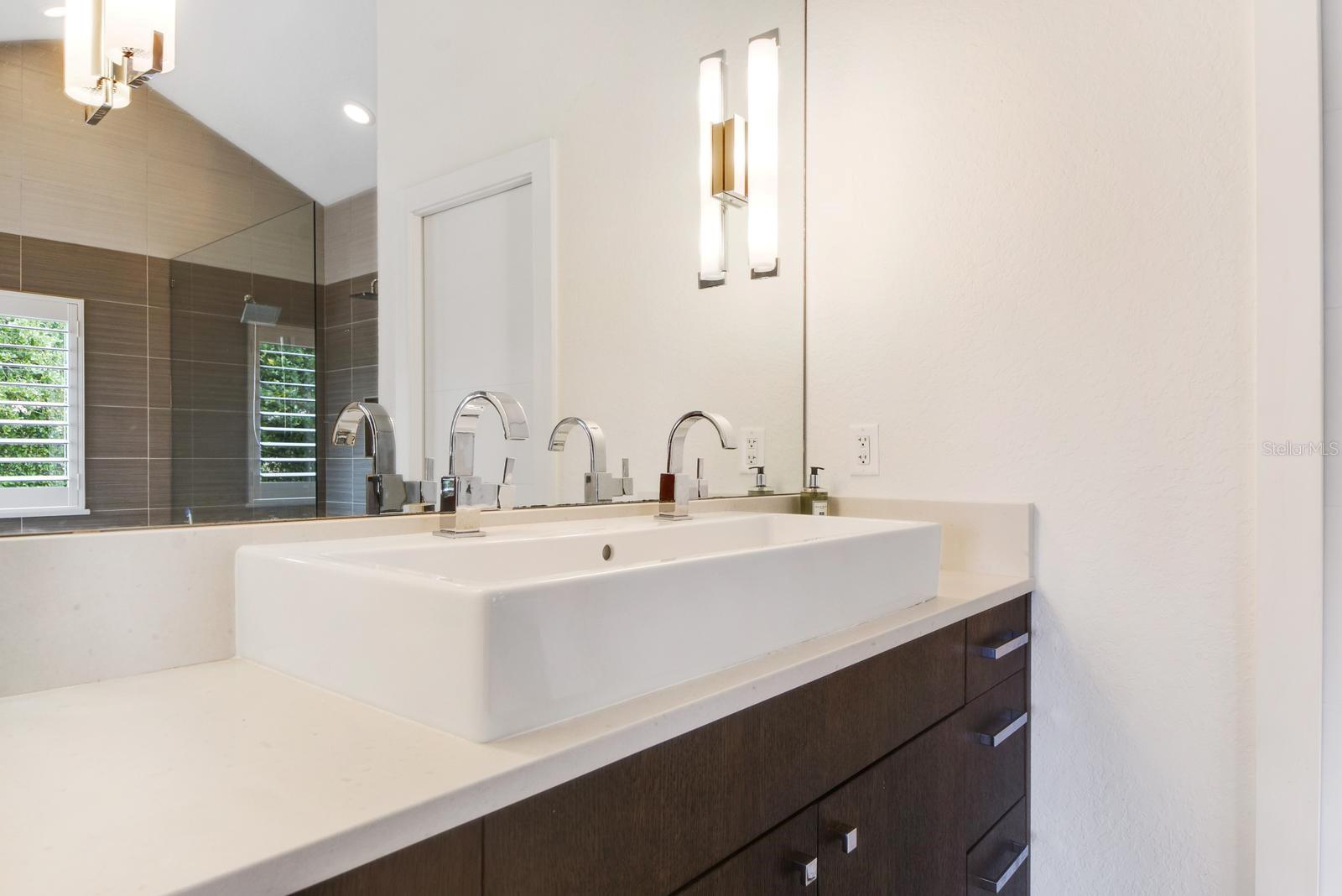 Image 17 of 44 For 7737 Swiss Fairways Ave