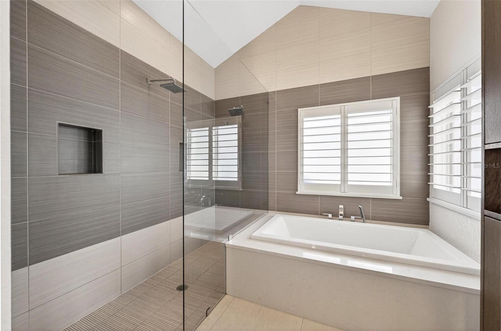 Image 18 of 44 For 7737 Swiss Fairways Ave