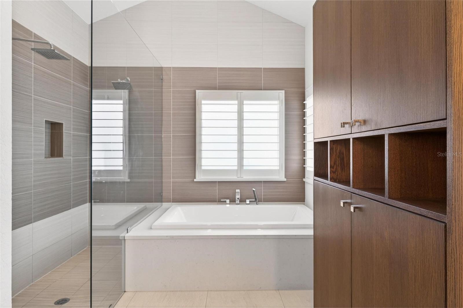 Image 19 of 44 For 7737 Swiss Fairways Ave