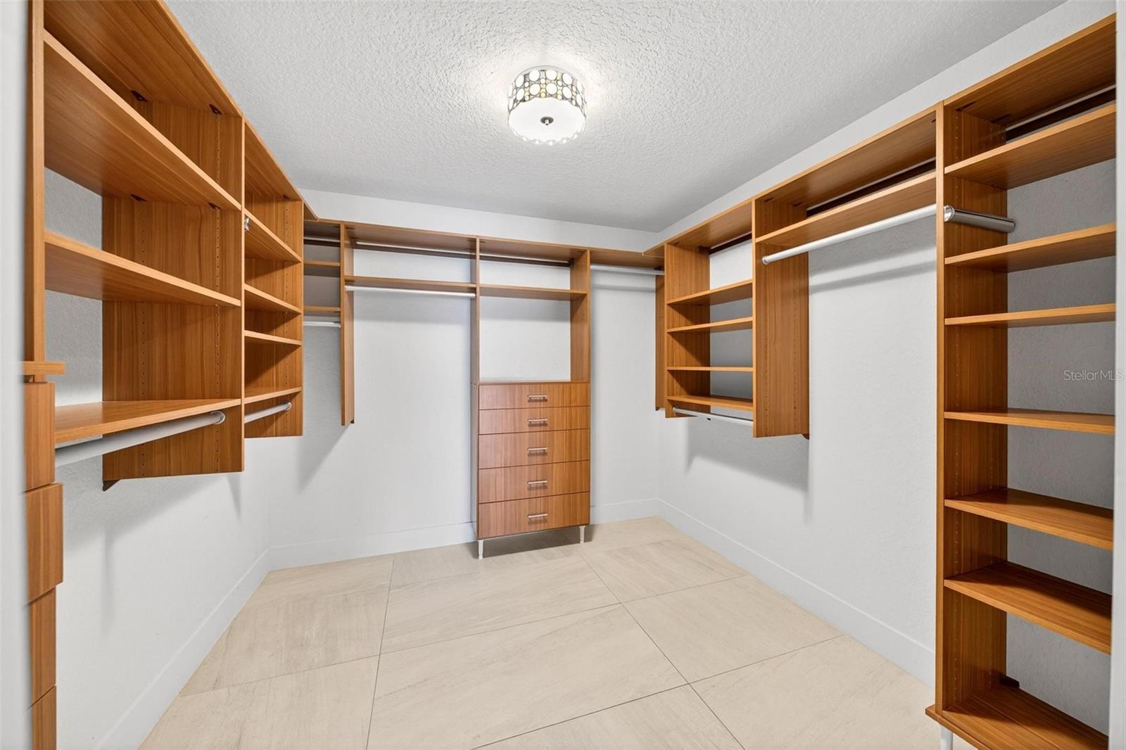 Image 21 of 44 For 7737 Swiss Fairways Ave