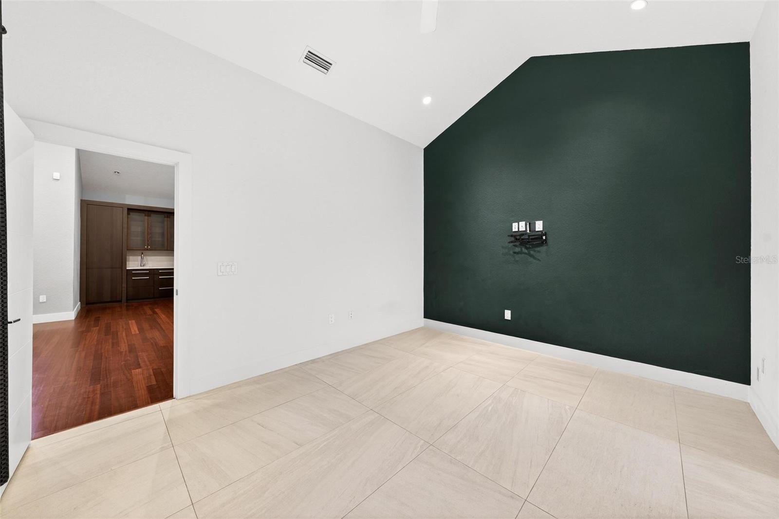 Image 25 of 44 For 7737 Swiss Fairways Ave