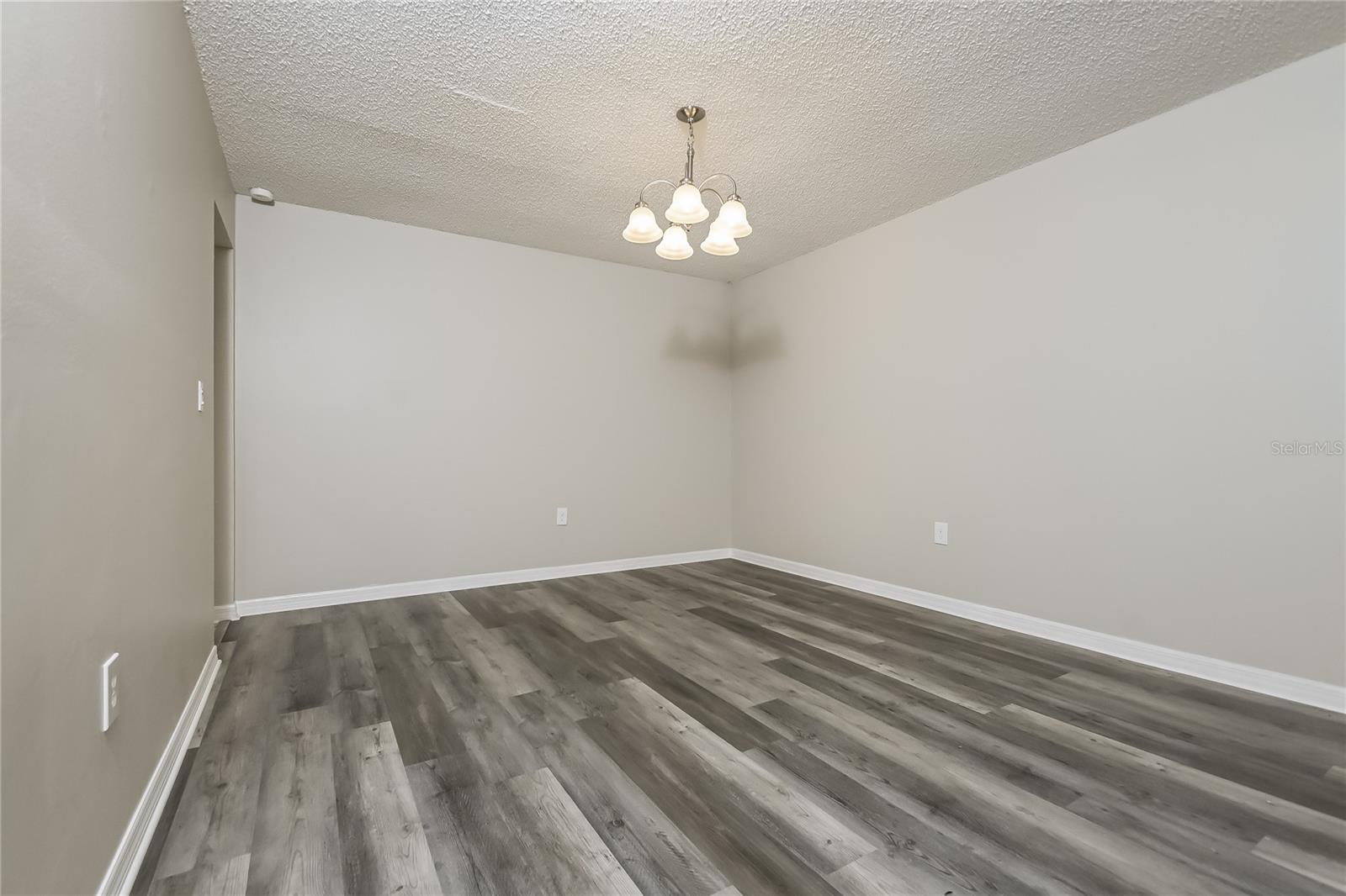 Image 4 of 16 For 4135 Old Colony Road