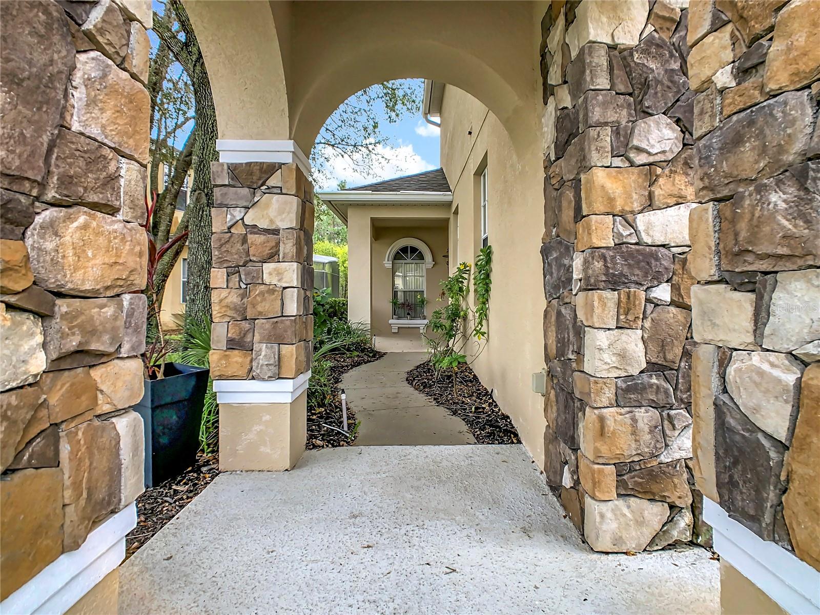 Image 4 of 76 For 574 Tupelo Circle