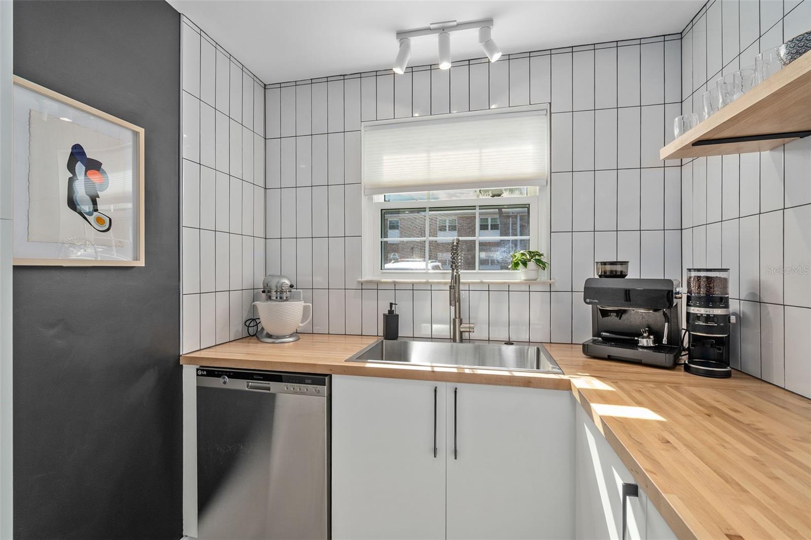 Image 15 of 40 For 4210 Lake Underhill Road 5