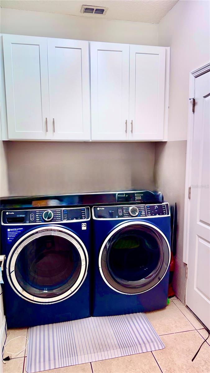 Image 15 of 21 For 1975 Florence Vista Boulevard