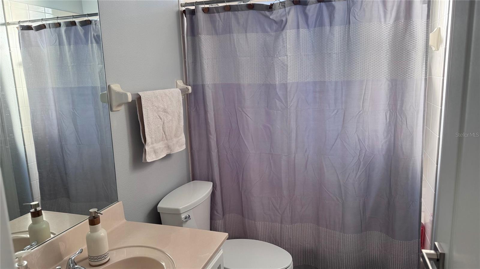 Image 17 of 21 For 1975 Florence Vista Boulevard