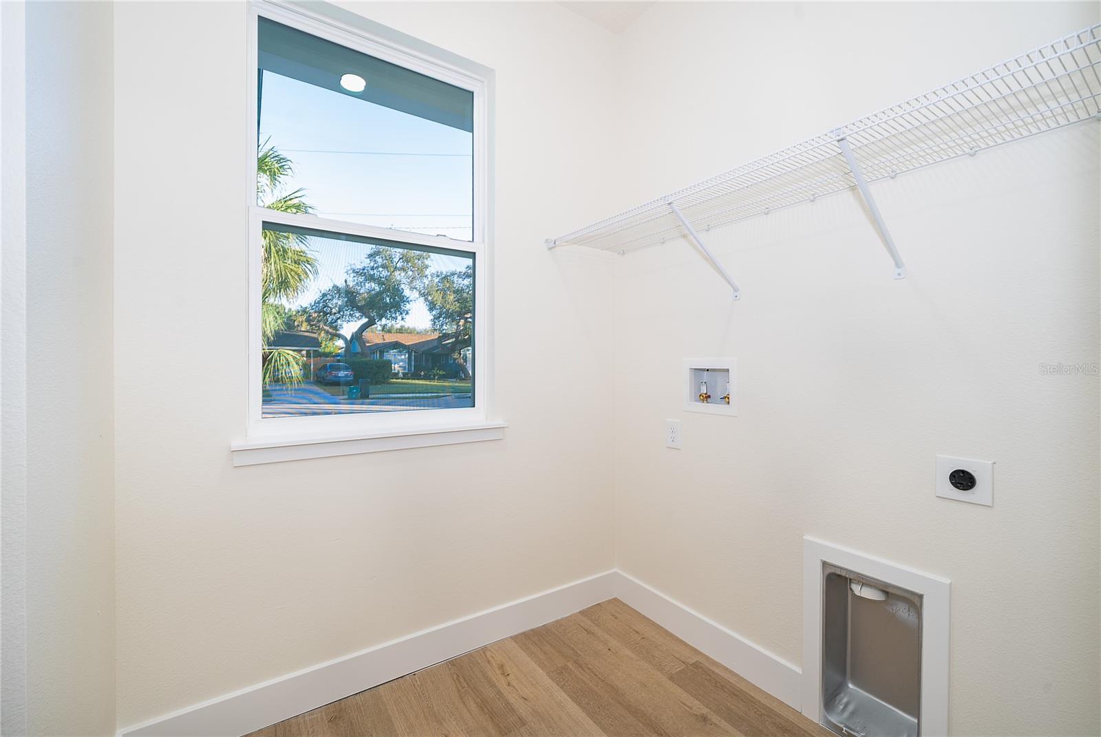 Image 19 of 24 For 200 Golden Days Drive