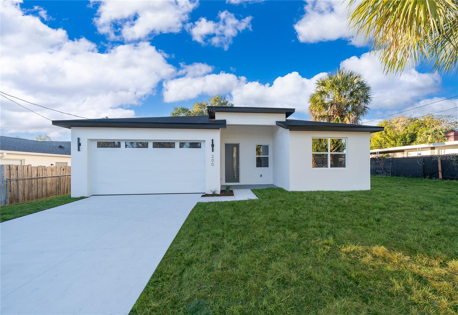 Image 2 of 24 For 200 Golden Days Drive