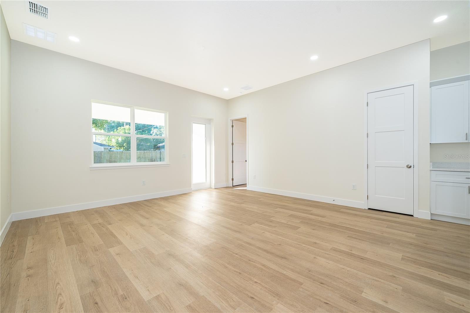 Image 7 of 24 For 200 Golden Days Drive