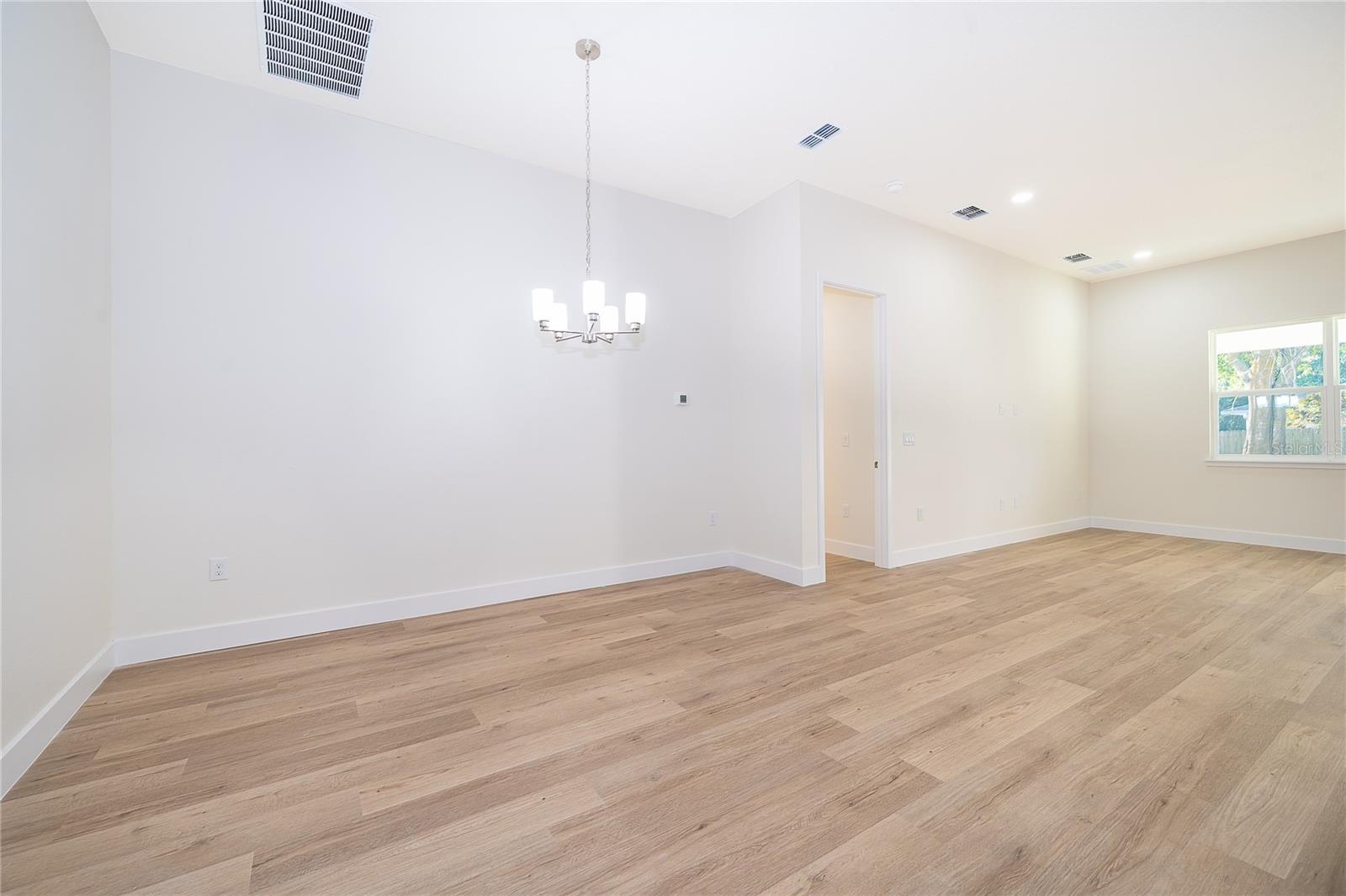 Image 9 of 24 For 200 Golden Days Drive