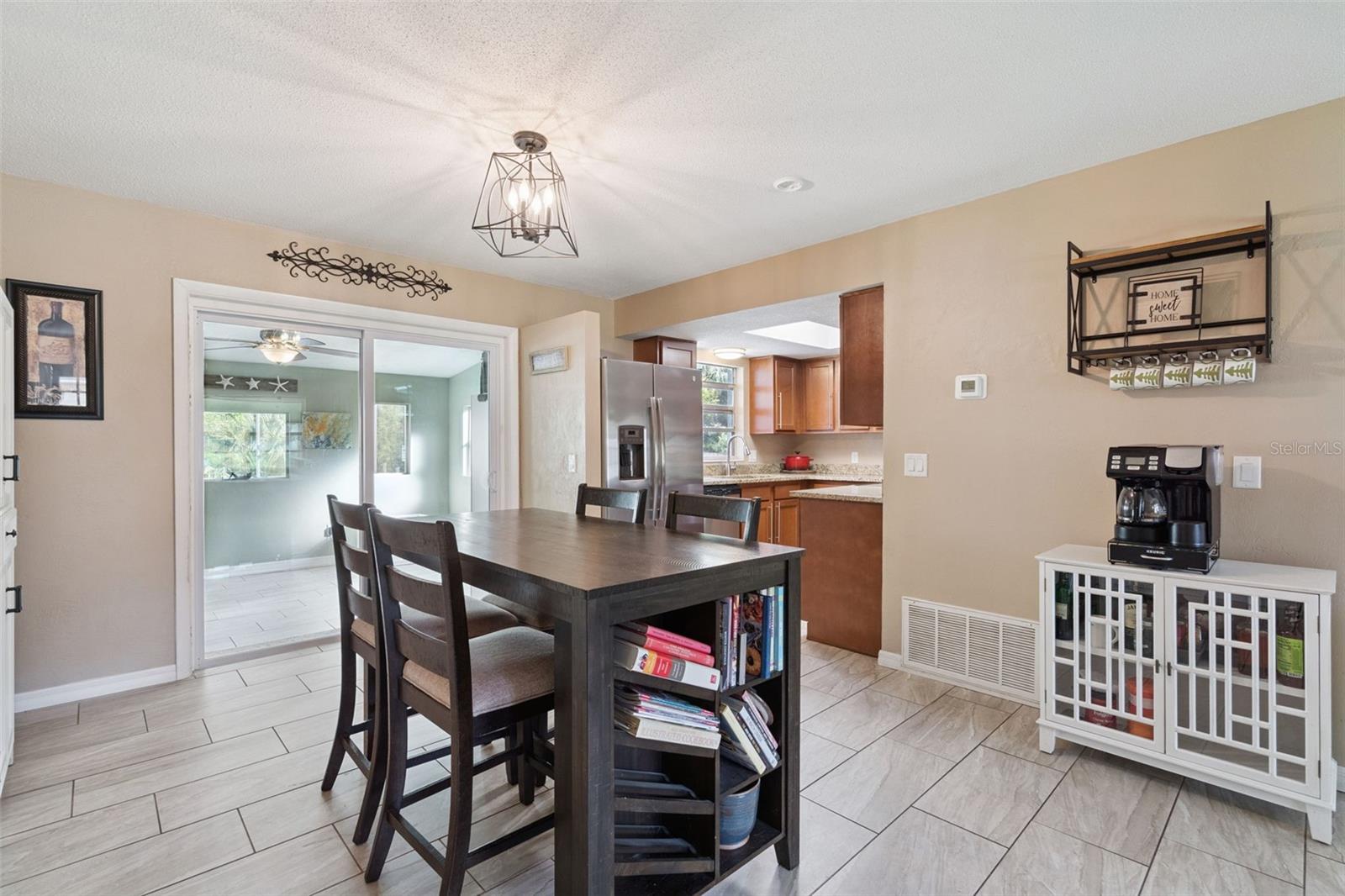 Image 11 of 36 For 1547 Center Street