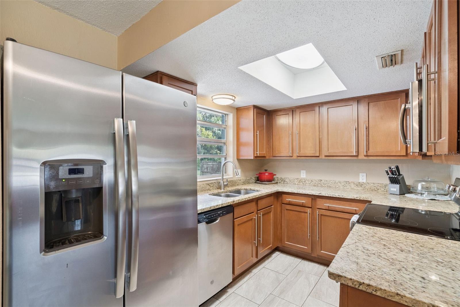 Image 17 of 36 For 1547 Center Street