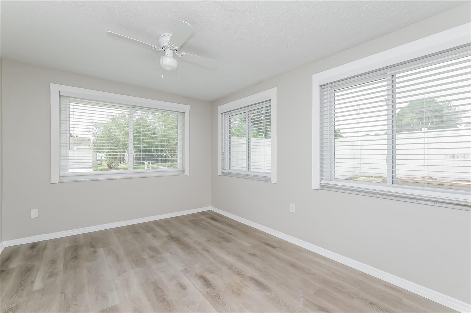 Image 14 of 16 For 5528 Daisy Drive